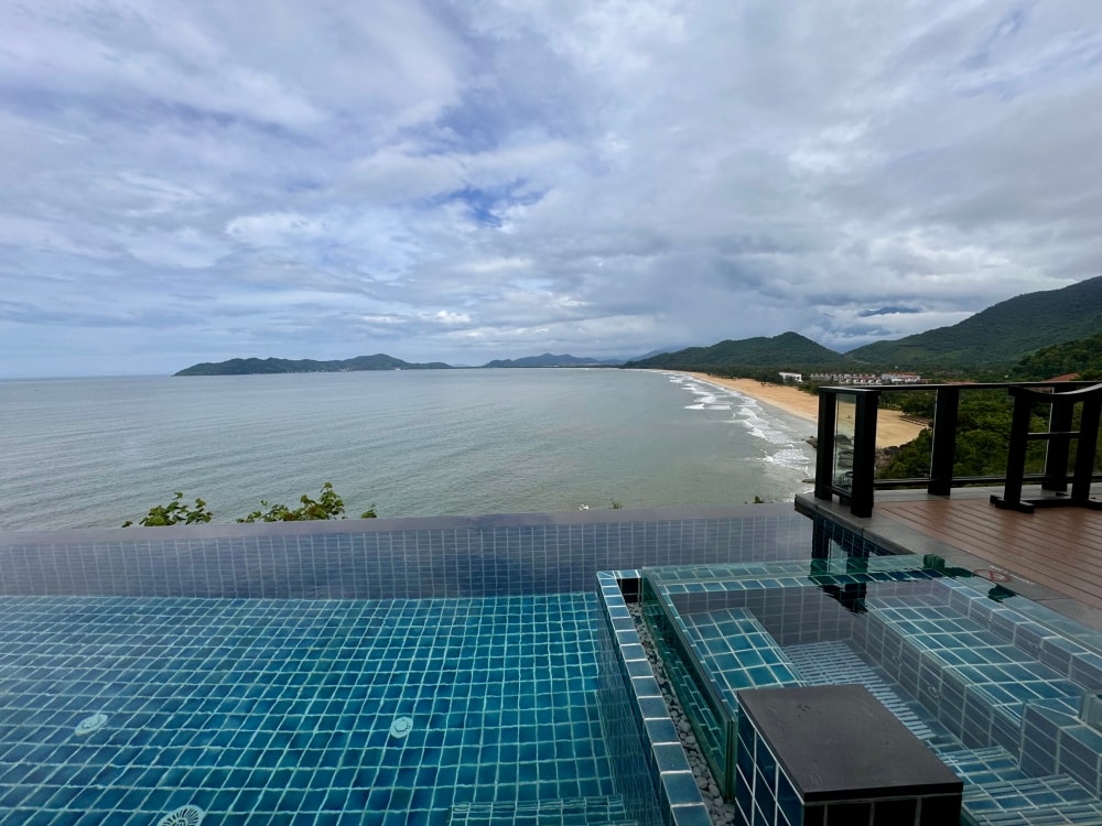 越南悅榕莊 Banyan Tree Lăng Cô房間內無邊際泳池