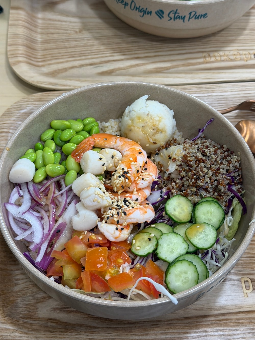 中壢美食｜PokéPoké 波奇波奇 中壢海華店，自己搭配的夏威夷波奇碗，清爽健康餐推薦。（中壢新店）