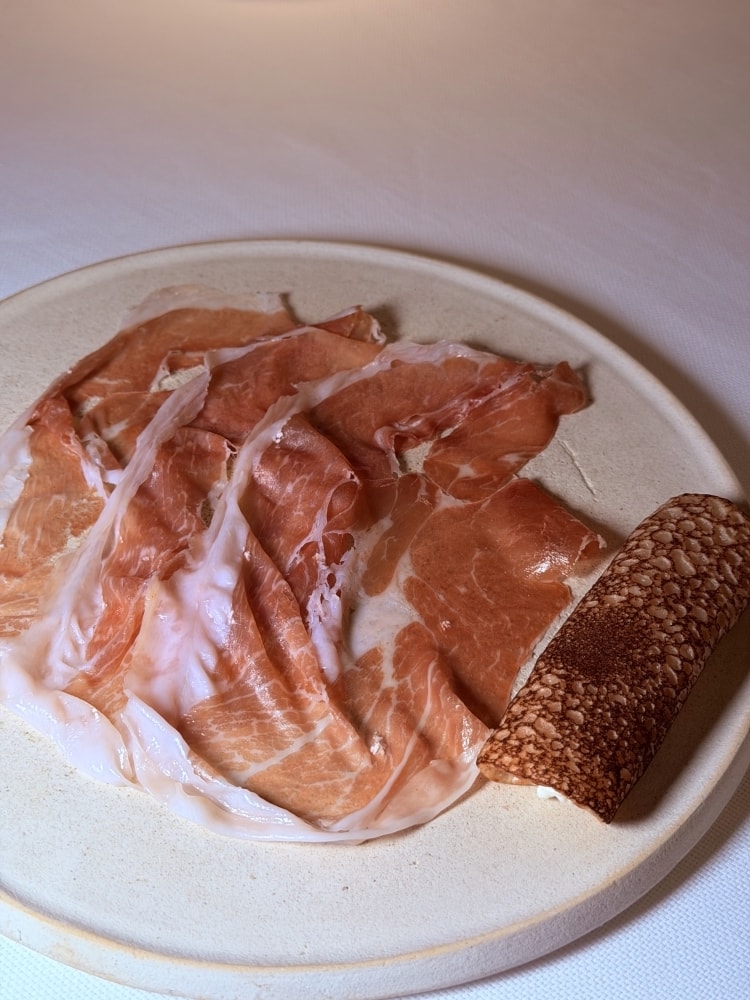 沖繩 SHIROUX 白色創意餐廳開箱|Halekulani Okinawa 米其林級 Fine Dining 體驗。(SHIROUX Okinawa Review|Halekulani Okinawa Fine Dining Experience & Michelin-Level Cuisine) - 第6張圖 Batch IMG