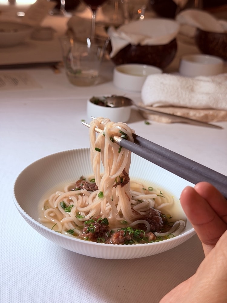沖繩 SHIROUX 白色創意餐廳開箱|Halekulani Okinawa 米其林級 Fine Dining 體驗。(SHIROUX Okinawa Review|Halekulani Okinawa Fine Dining Experience & Michelin-Level Cuisine) - 第11張圖 Batch IMG