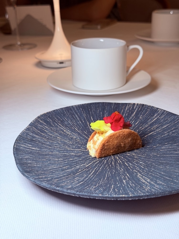 沖繩 SHIROUX 白色創意餐廳開箱|Halekulani Okinawa 米其林級 Fine Dining 體驗。(SHIROUX Okinawa Review|Halekulani Okinawa Fine Dining Experience & Michelin-Level Cuisine) - 第12張圖 Batch IMG