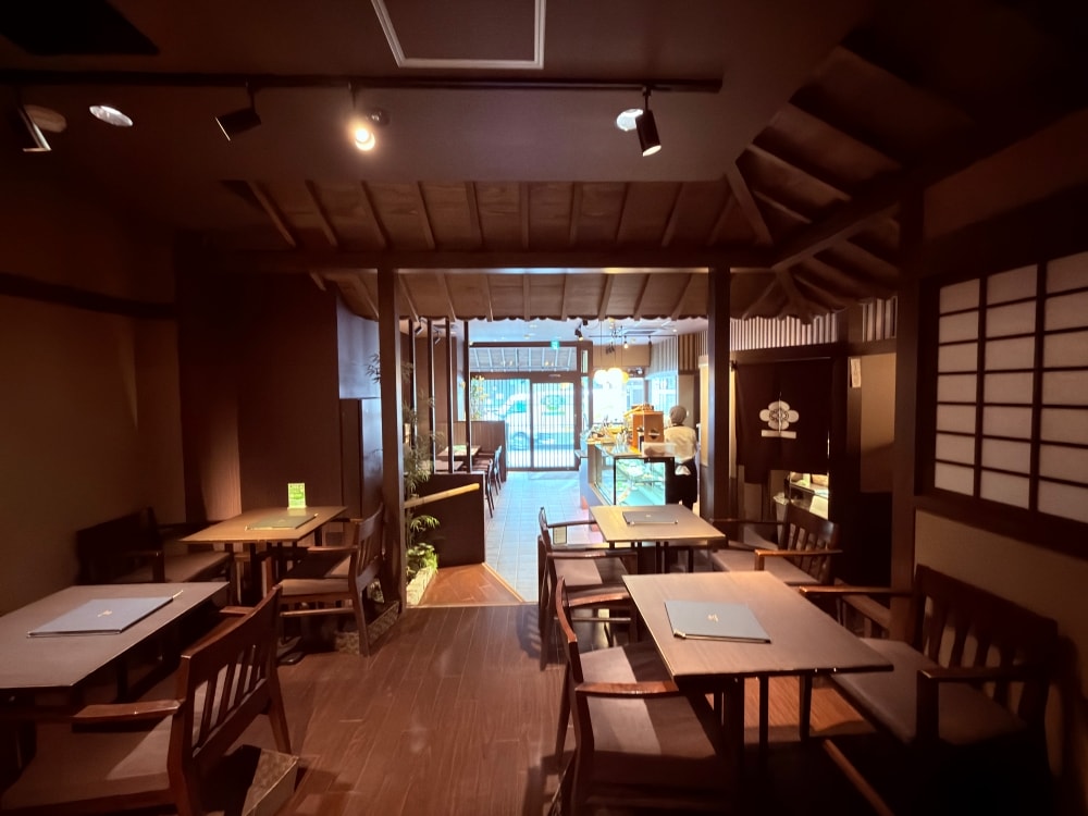 京都抹茶甜點推薦｜京都茶寮翠泉必吃熱蕨餅與抹茶聖代，京都街角遇見的一段茶香時光。