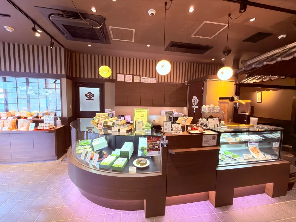 京都抹茶甜點推薦｜京都茶寮翠泉必吃熱蕨餅與抹茶聖代，京都街角遇見的一段茶香時光。
