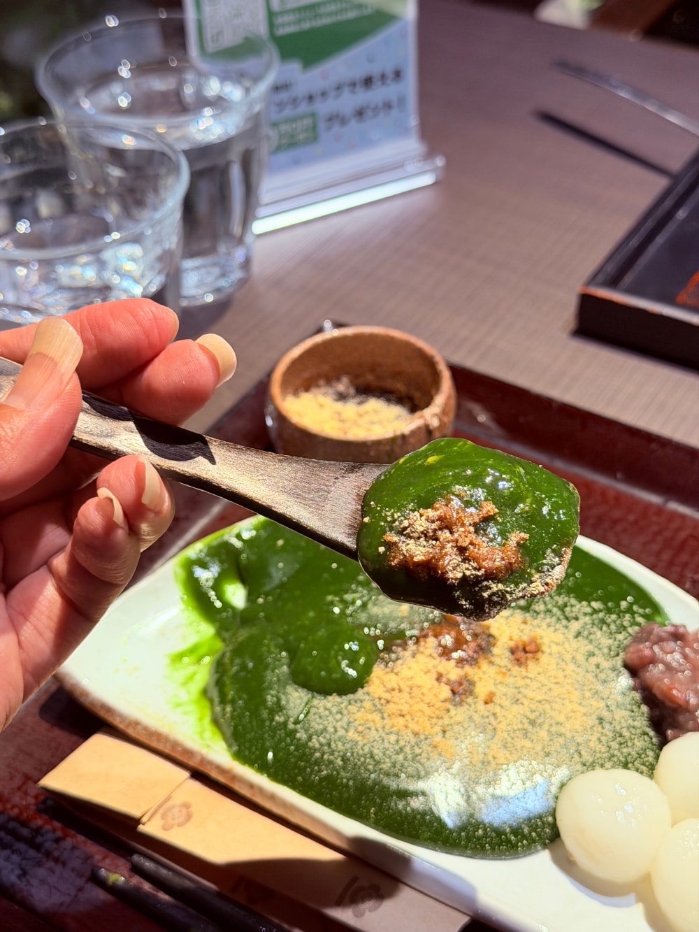 京都抹茶甜點推薦｜京都茶寮翠泉必吃熱蕨餅與抹茶聖代，京都街角遇見的一段茶香時光。