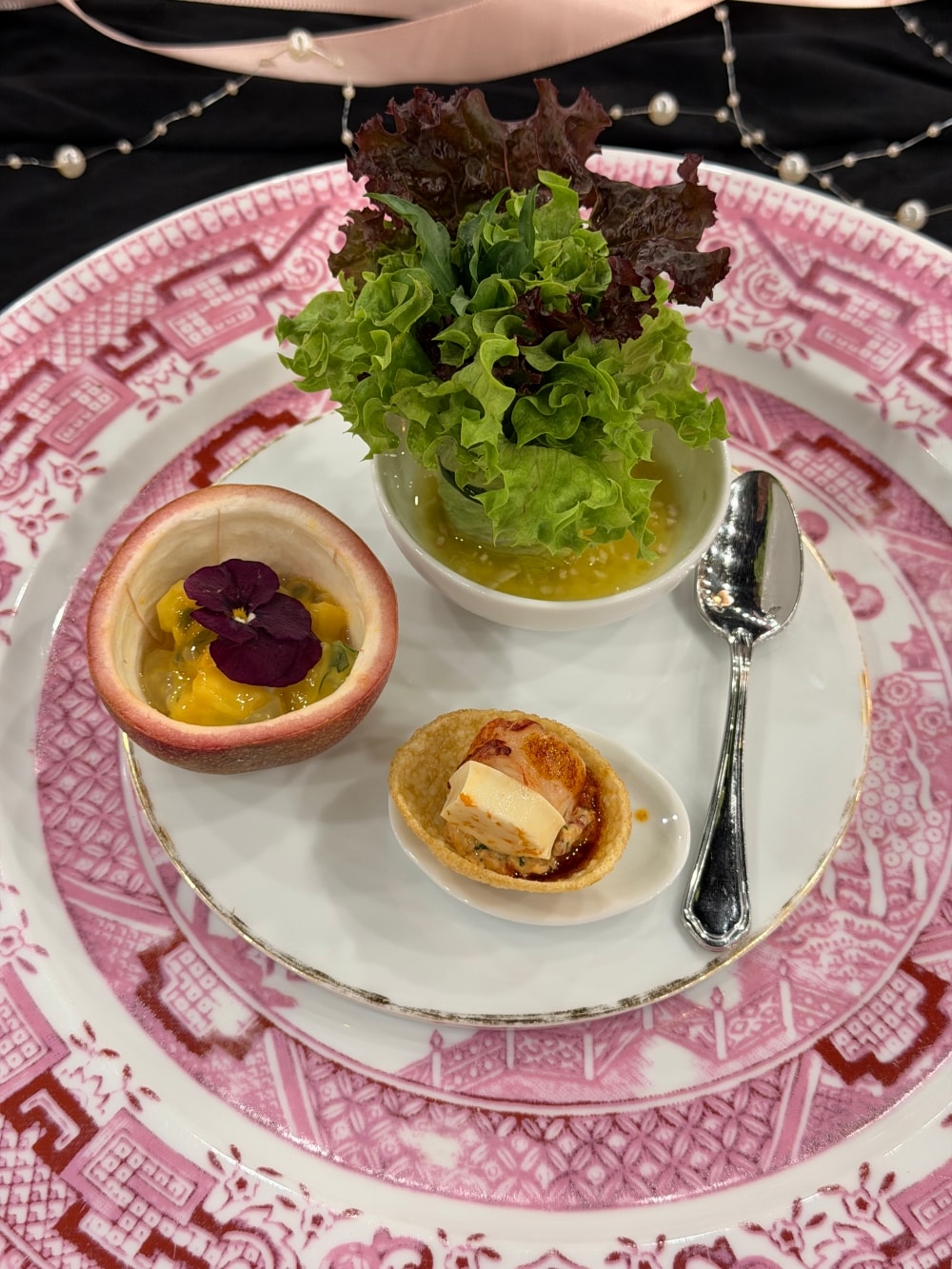 富國島Pink Pearl餐廳開胃小點拼盤百香果與法式前菜設計