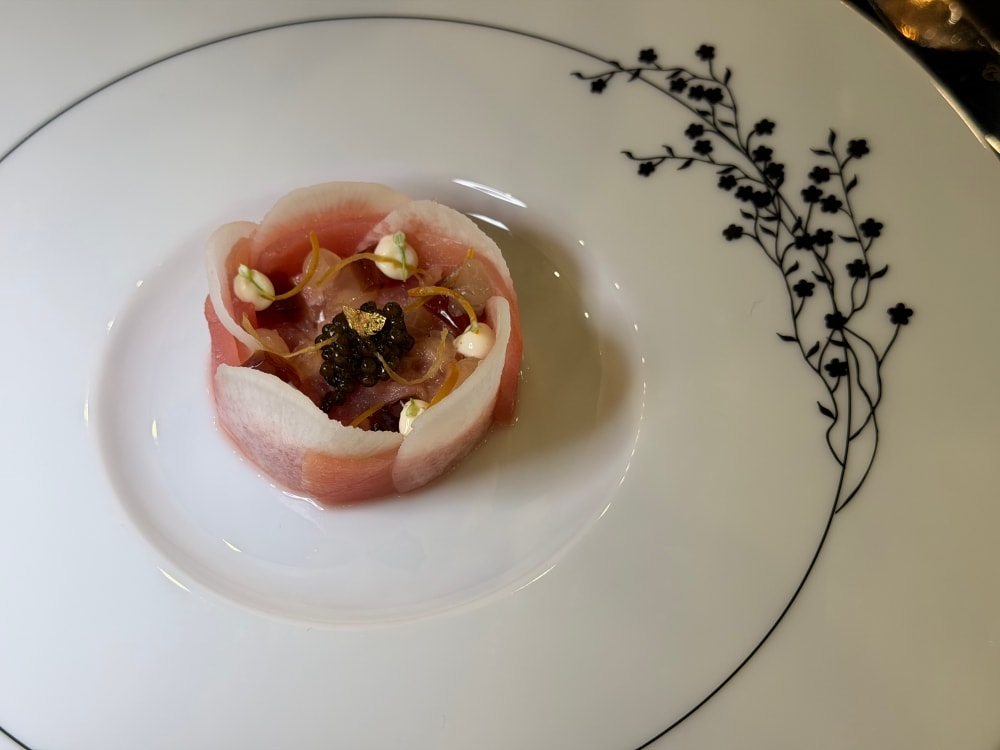 Pink Pearl魚子醬搭配鮪魚塔塔與柑橘凝膠法式料理