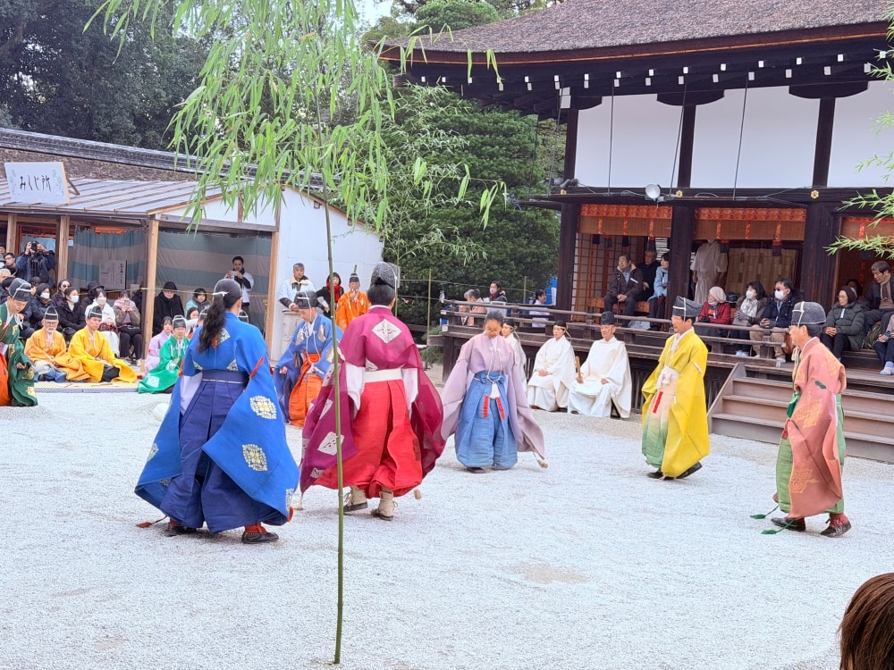 京都下鴨神社蹴鞠|新年限定傳統活動+御守推薦與四季御守攻略。 - 第5張圖 下鴨神社蹴鞠表演京都新年活動