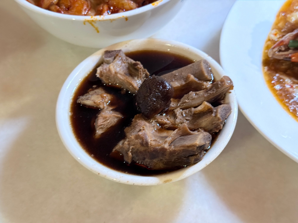 【2026吉隆坡自由行】吉隆坡美食推薦|十號胡同 Lot 10 Hutong:一次吃遍馬來西亞老字號美食,從福建麵到肉骨茶的南洋味覺旅行。 - 第21張圖 馬來西亞|吉隆坡|十號胡同 Lot 10 Hutong 一次吃遍當地老字號美食