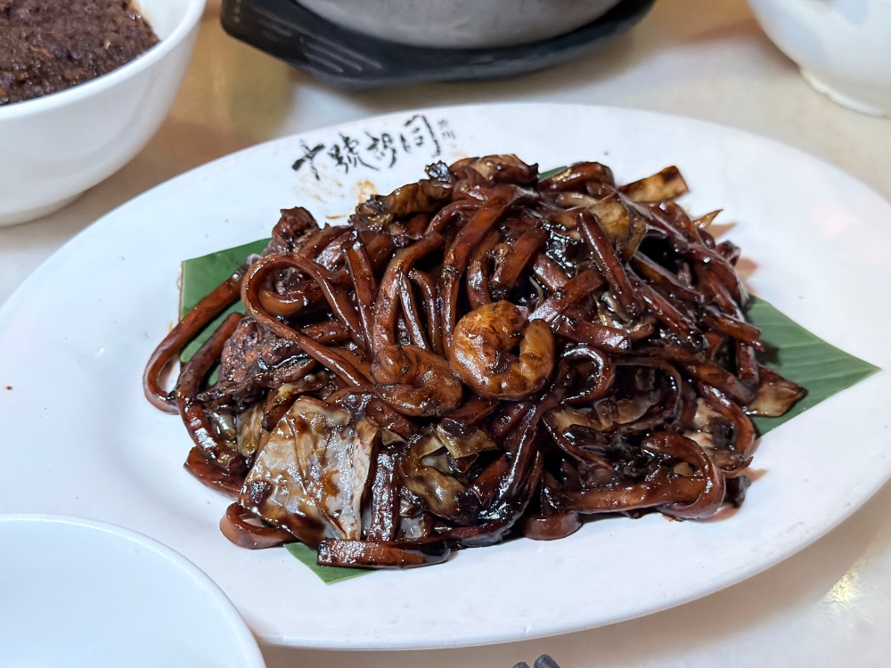 【2026吉隆坡自由行】吉隆坡美食推薦|十號胡同 Lot 10 Hutong:一次吃遍馬來西亞老字號美食,從福建麵到肉骨茶的南洋味覺旅行。 - 第10張圖 十號胡同 Lot 10 Hutong金蓮記福建麵