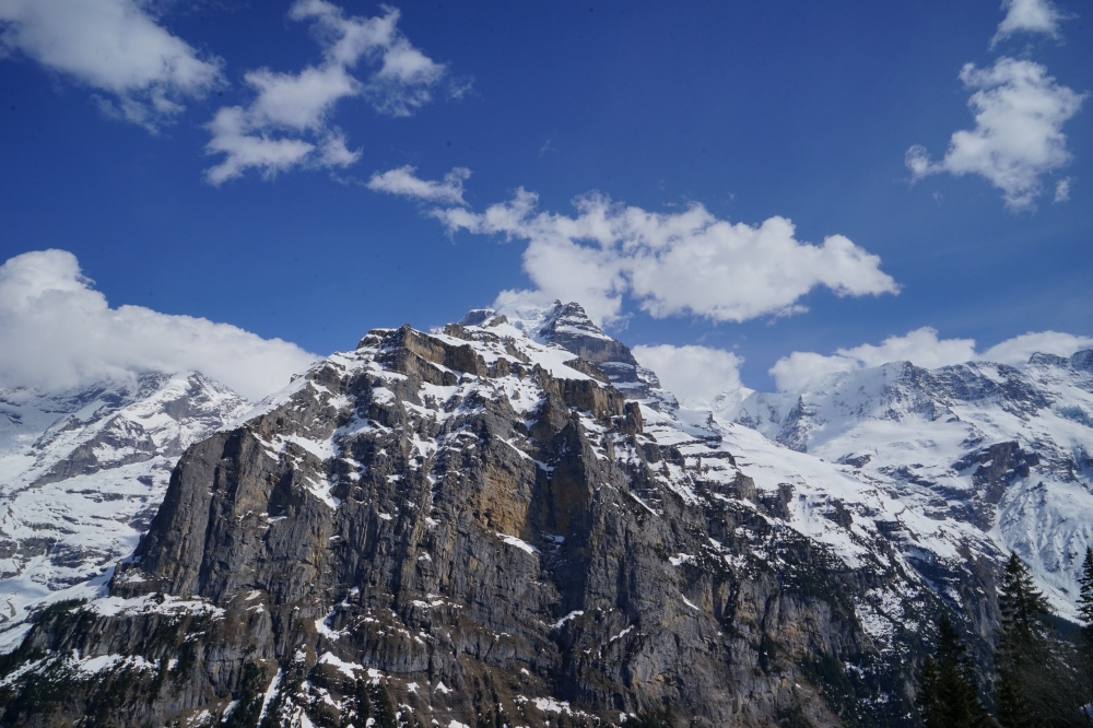 勞特布龍嫩－米倫登山鐵路（Bergbahn Lauterbrunnen–Mürren，簡稱 BLM）