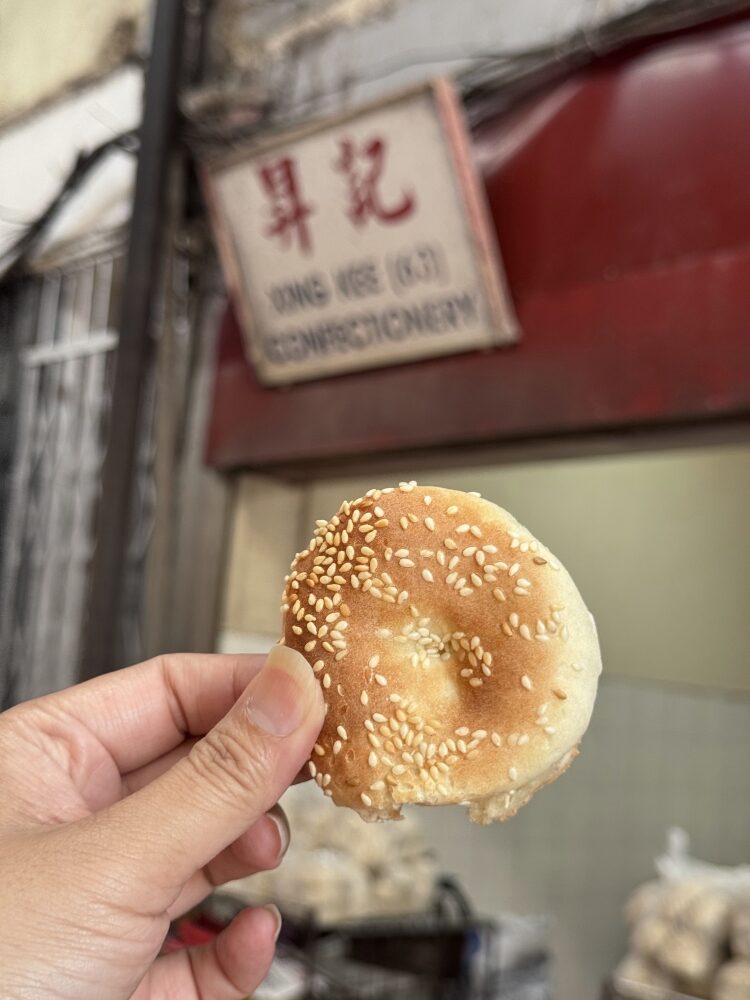 【馬來西亞詩巫】詩巫中央市場 Sibu Central Market|走進城市的胃與日常史詩,從報紙雞、潮州扁麵到光餅,感受最真實的砂拉越味道。 - 第11張圖 Batch IMG