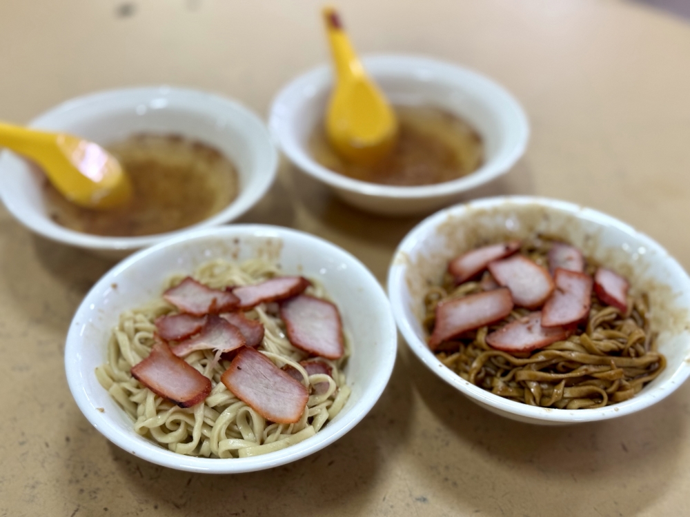【馬來西亞詩巫】詩巫中央市場 Sibu Central Market|走進城市的胃與日常史詩,從報紙雞、潮州扁麵到光餅,感受最真實的砂拉越味道。 - 第8張圖 Batch IMG