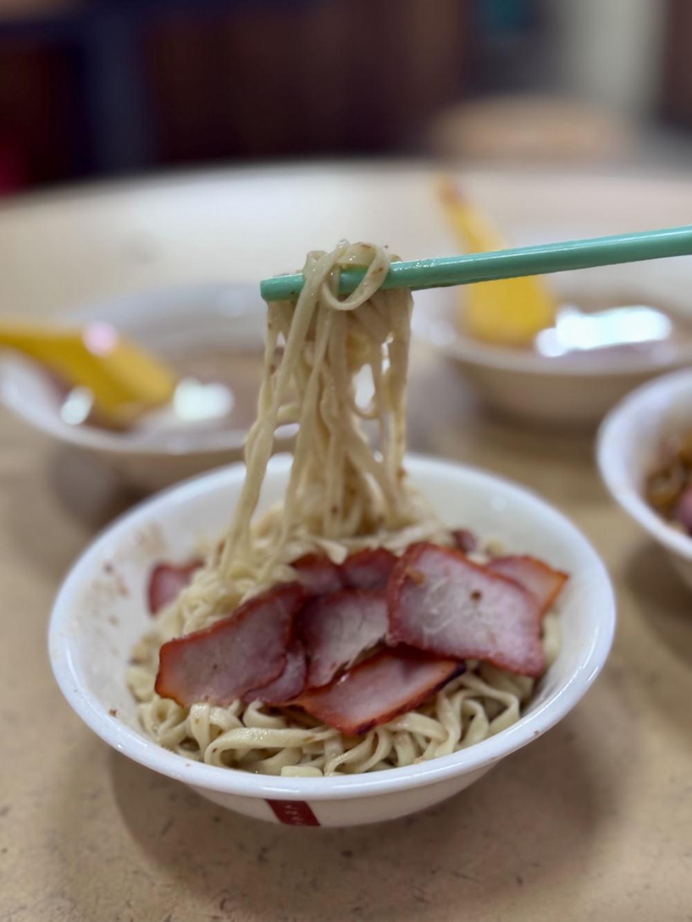 【馬來西亞詩巫】詩巫中央市場 Sibu Central Market|走進城市的胃與日常史詩,從報紙雞、潮州扁麵到光餅,感受最真實的砂拉越味道。 - 第9張圖 Batch IMG