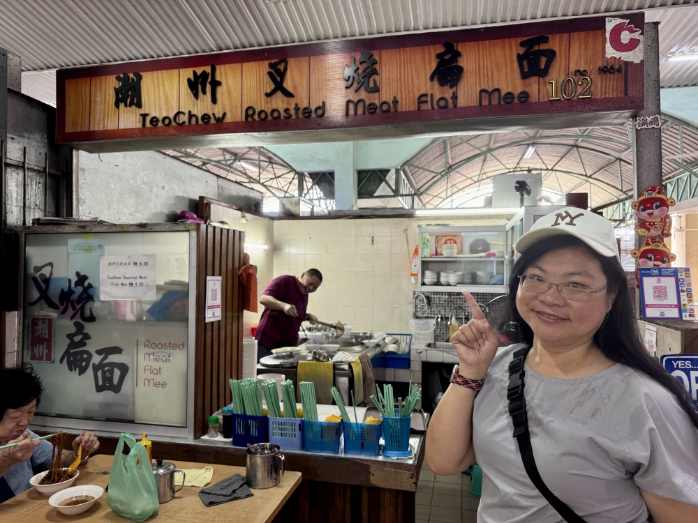 【馬來西亞詩巫】詩巫中央市場 Sibu Central Market|走進城市的胃與日常史詩,從報紙雞、潮州扁麵到光餅,感受最真實的砂拉越味道。 - 第10張圖 Batch IMG