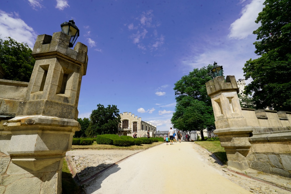 赫盧博卡城堡(Hluboká Castle)