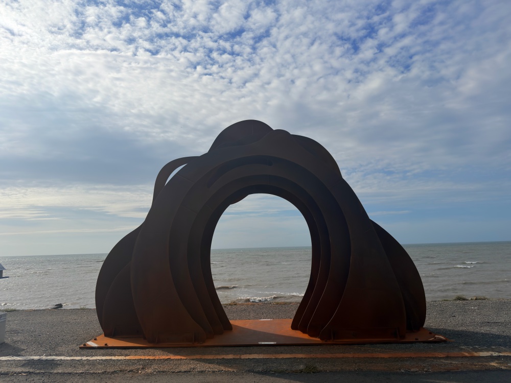 2026桃園地景藝術節|珍珠海岸最美夏日藝術旅行!六大展區一次玩遍,竹圍漁港、永安漁港、新屋石滬、許厝港濕地完整攻略 - 第25張圖 IMG